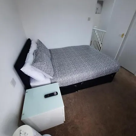 Holiday home Impeccable 2-bed House In Thamesmead London *