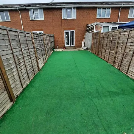Impeccable 2-bed House In Thamesmead London * Thamesmead (Greater London)