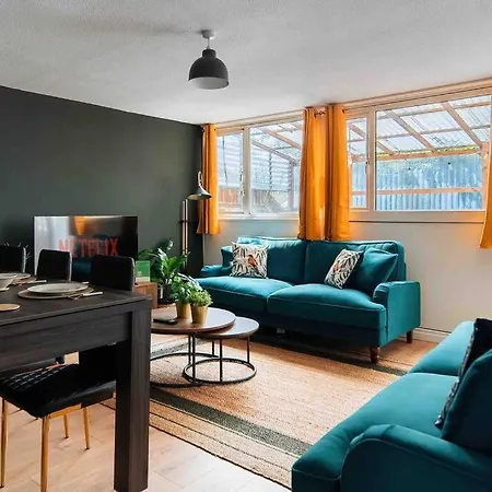 Contractor Base With Pool Table Holiday home London