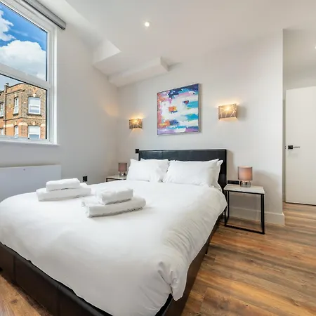 6 - West Brand New Loft Apartment