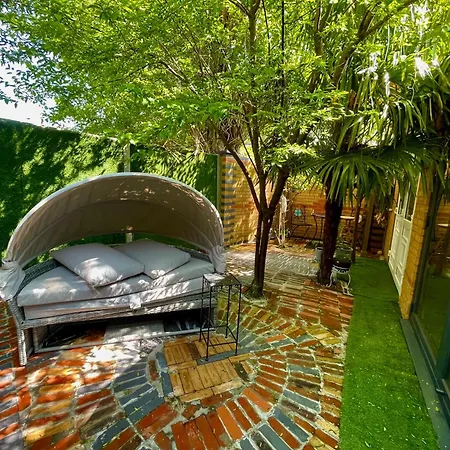 Luxury With Private Bathrooms *