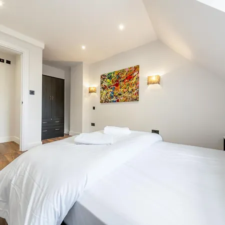 7 - West Brand New Loft Apartment London