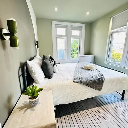 Boutique Ensuite Like *
