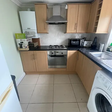 Entire 3 Bedroom - Minutes To Emirates Stadium!