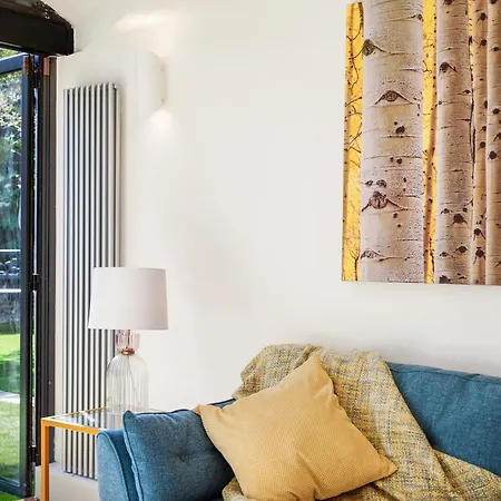 Hébergement de vacances 3 Bedroom Mews - Clapham Common - Free Private Parking - Sleeps 5 - Newly Refurbished - Sweetpea & Pillow