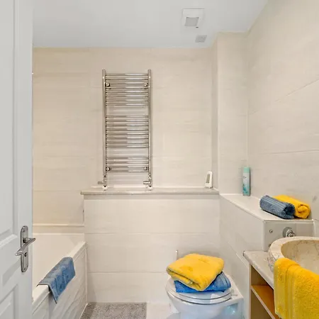 3 Bedroom Mews - Clapham Common - Free Private Parking - Sleeps 5 - Newly Refurbished - Sweetpea & Pillow * Londres