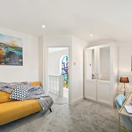 3 Bedroom Mews - Clapham Common - Free Private Parking - Sleeps 5 - Newly Refurbished - Sweetpea & Pillow * Londres