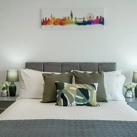 Skyvillion: Riverside With Views Apartment London
