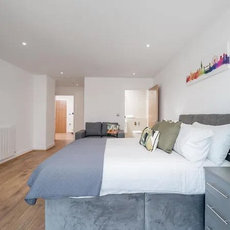Skyvillion: Riverside With Views London