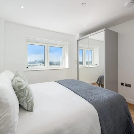 Skyvillion: Riverside With Views *