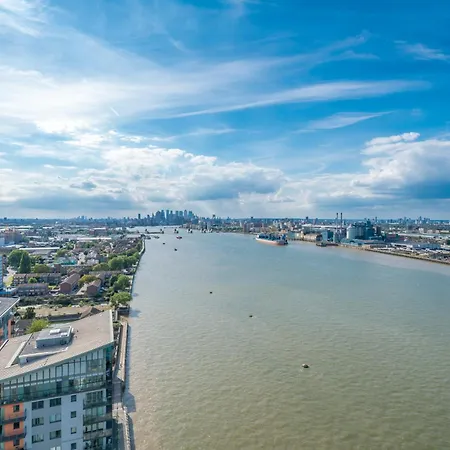 Apartment Skyvillion: Riverside With Views