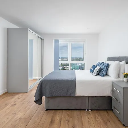 Skyvillion: Riverside With Views Apartment *