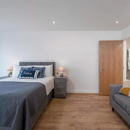 Skyvillion - River Thames Floor By Woolwich Ferry, Mins To Excel, O2 Arena , Airport With Parking *