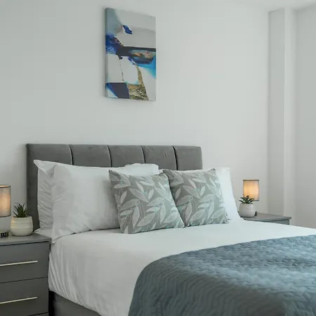 Skyvillion: Riverside With Views Apartment London