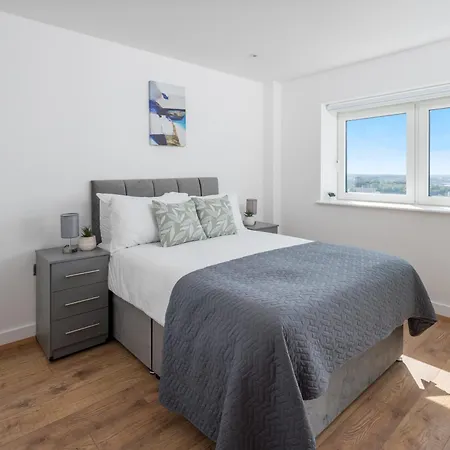 Apartment Skyvillion: Riverside With Views London