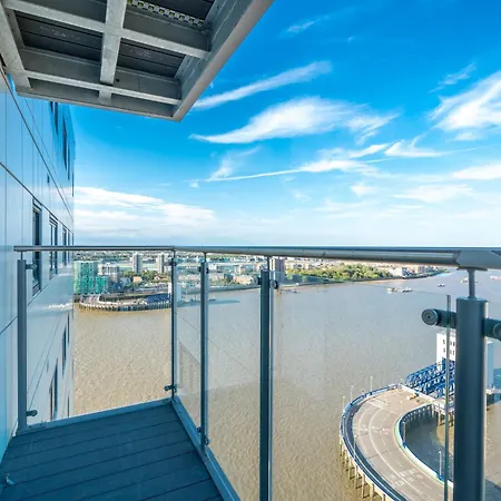 Apartament Skyvillion - River Thames Floor By Woolwich Ferry, Mins To Excel, O2 Arena , Airport With Parking