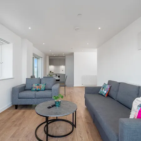 Skyvillion: Riverside With Views * London