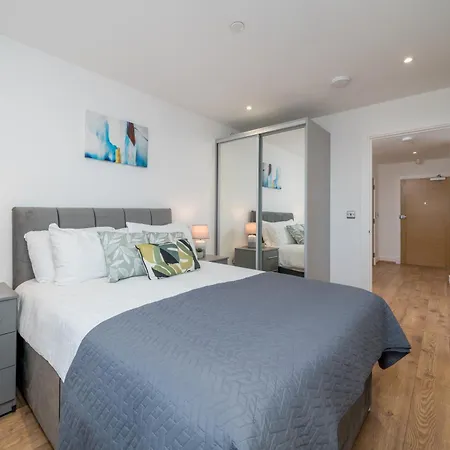 Skyvillion: Riverside With Views * London