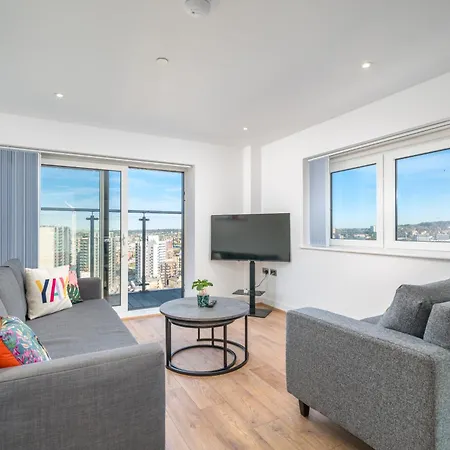 Skyvillion: Riverside With Views Apartment *