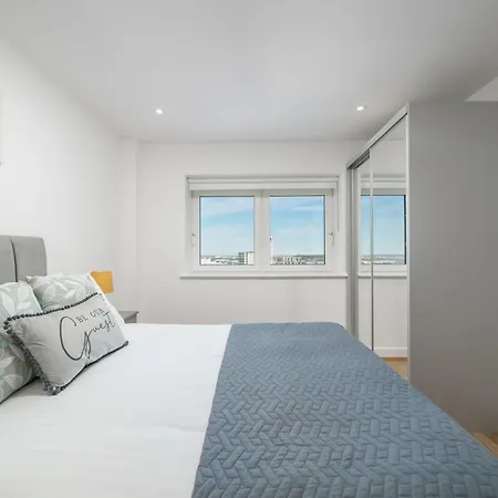 Apartment Skyvillion: Riverside With Views London