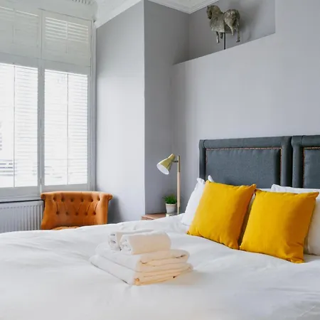 Clapham Calm 2 Bedroom Flat With Garden London