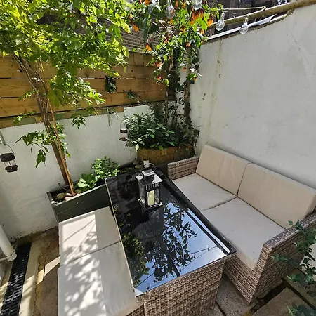 Spacious & Renovated 1-Bed Garden Flat In London *