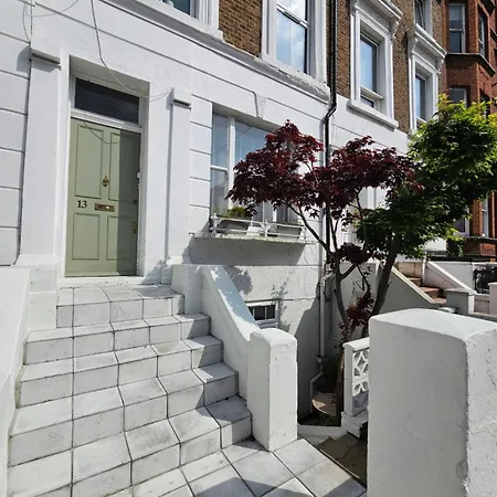 Apartment Spacious & Renovated 1-Bed Garden Flat In London