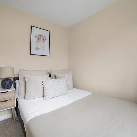 Apartment The Acton Luxury Premium London