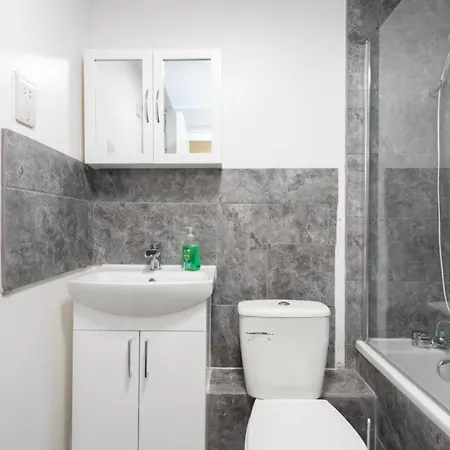 Modern 2 Bed 4 Separate Beds In Thamesmead Apartment