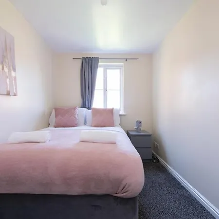 Modern 2 Bed 4 Separate Beds In Thamesmead Thamesmead (Greater London)