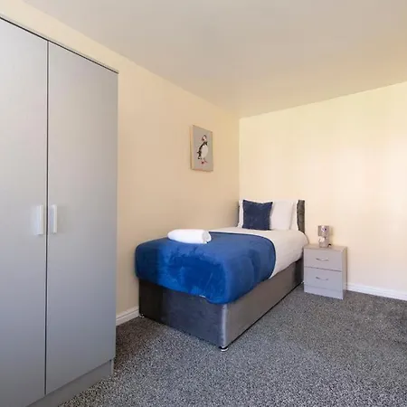 Modern 2 Bed 4 Separate Beds In Thamesmead *