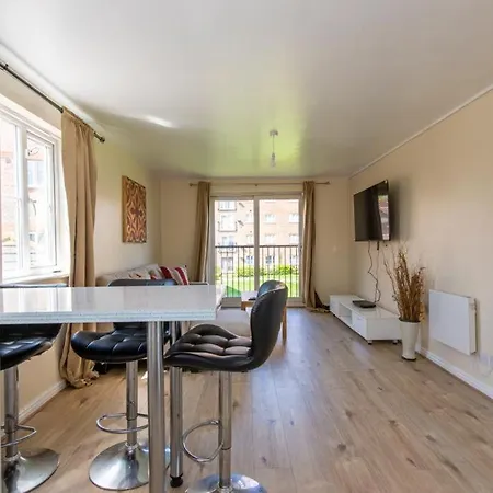 Modern 2 Bed 4 Separate Beds In Thamesmead Thamesmead (Greater London)