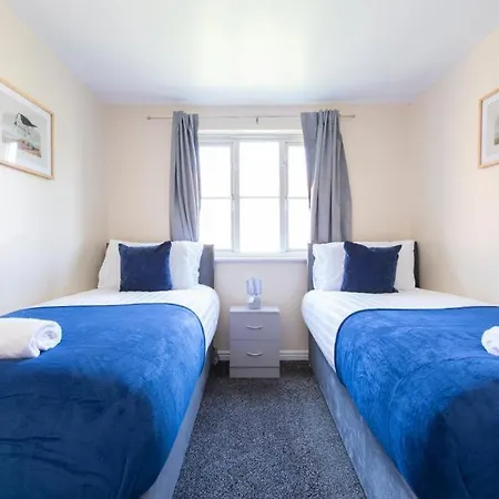 Modern 2 Bed 4 Separate Beds In Thamesmead