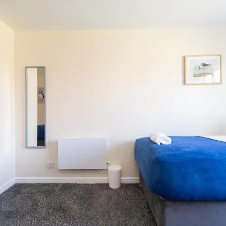 Modern 2 Bed 4 Separate Beds In Thamesmead *