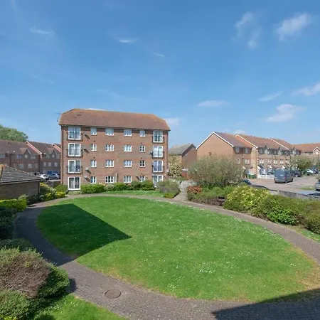 Modern 2 Bed 4 Separate Beds In Thamesmead Apartment *