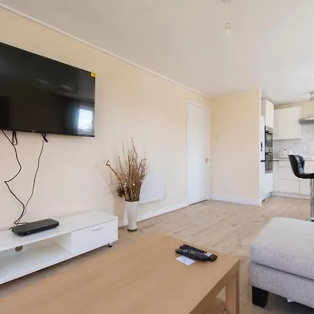 Modern 2 Bed 4 Separate Beds In Thamesmead