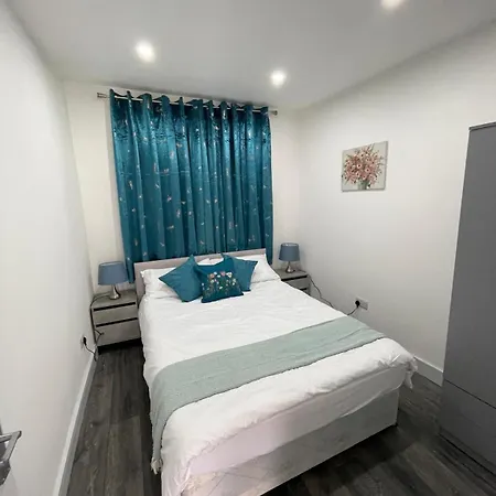 Private One Bedroom Flat In Barnet, London
