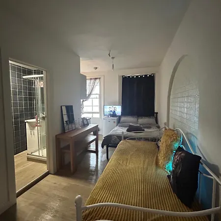 Spacious Flat In Apartment *