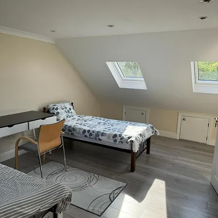 A Cosy 8 Bedroom House Homestay *