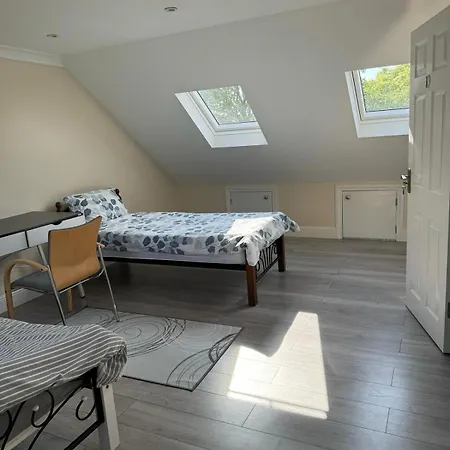 A Cosy 8 Bedroom House Homestay