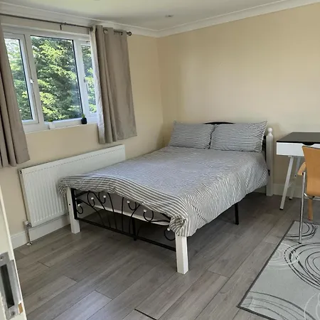 A Cosy 8 Bedroom House Homestay