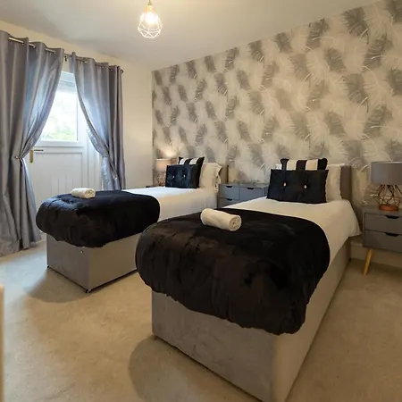 Royal Retreat & Lego With Free Parking! Holiday home Windsor