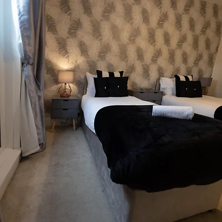 Holiday home Royal Retreat & Lego With Free Parking!