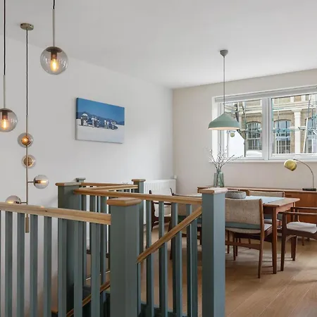 Designer 2bed 3bath Duplex - 20mins2central London! Apartment