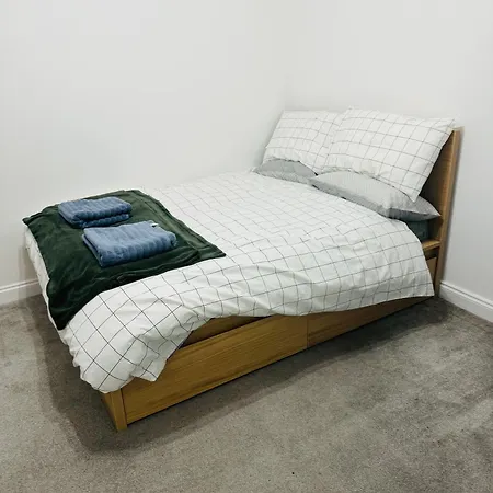 Apartment Dreams *