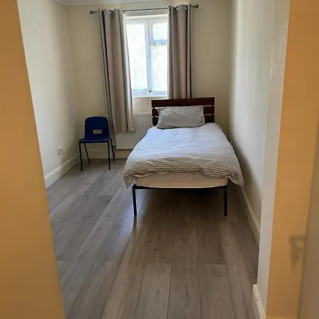 A Cosy 8 Bedroom House Homestay