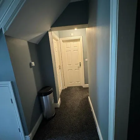 A Cosy 8 Bedroom House Homestay Edmonton