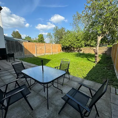 A Cosy 8 Bedroom House Edmonton