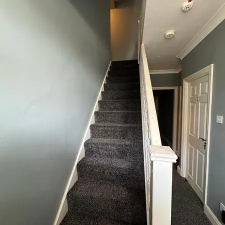 A Cosy 8 Bedroom House Homestay Edmonton