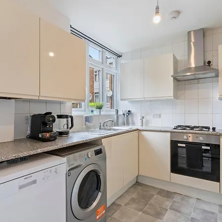 Holiday home Elegant Next To Wembley Stadium London